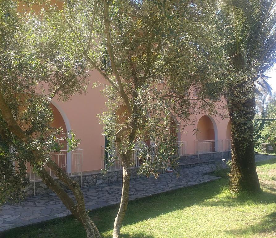 Rossi'S Studios Moraitika Extérieur photo
