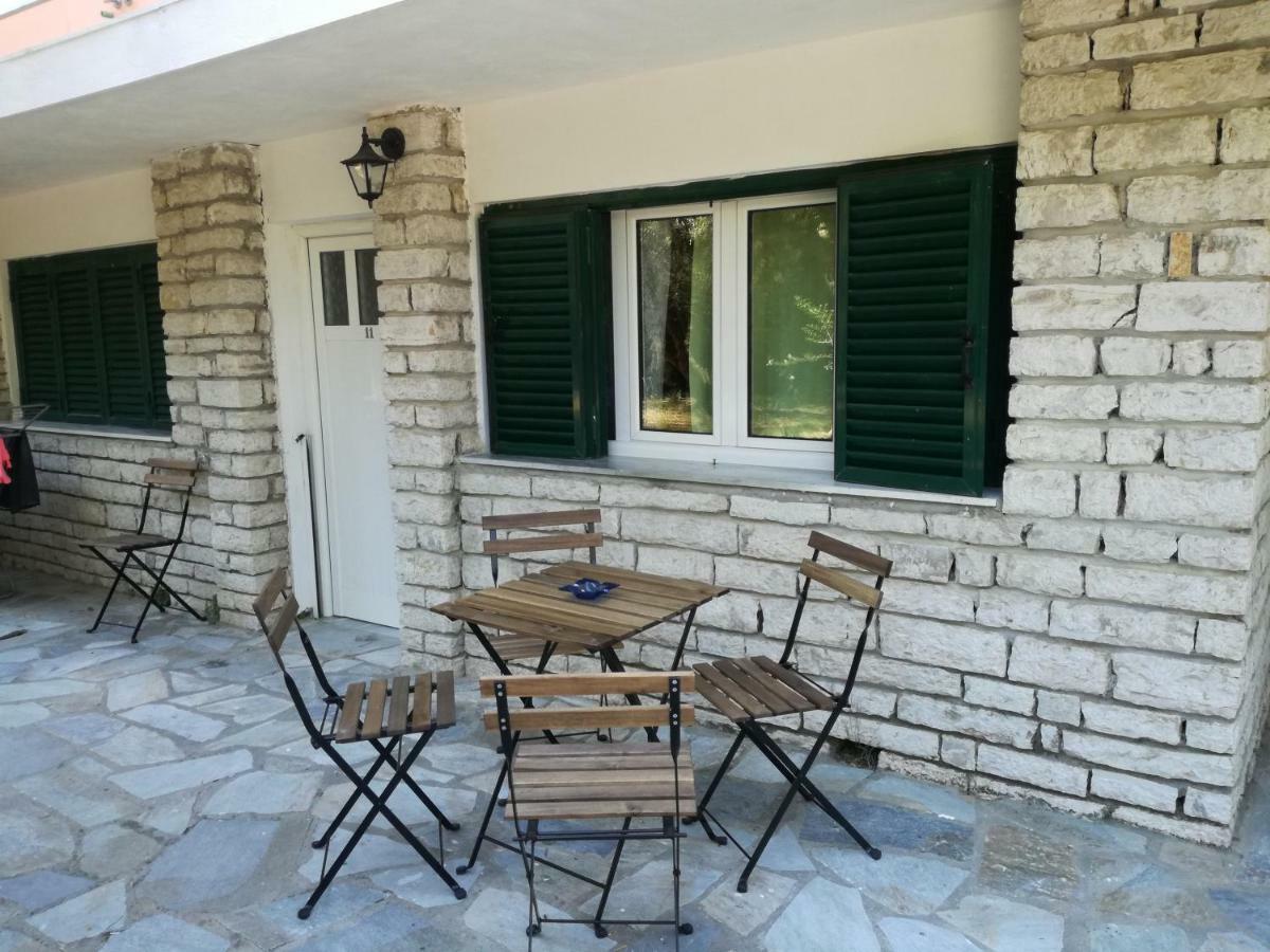 Rossi'S Studios Moraitika Extérieur photo