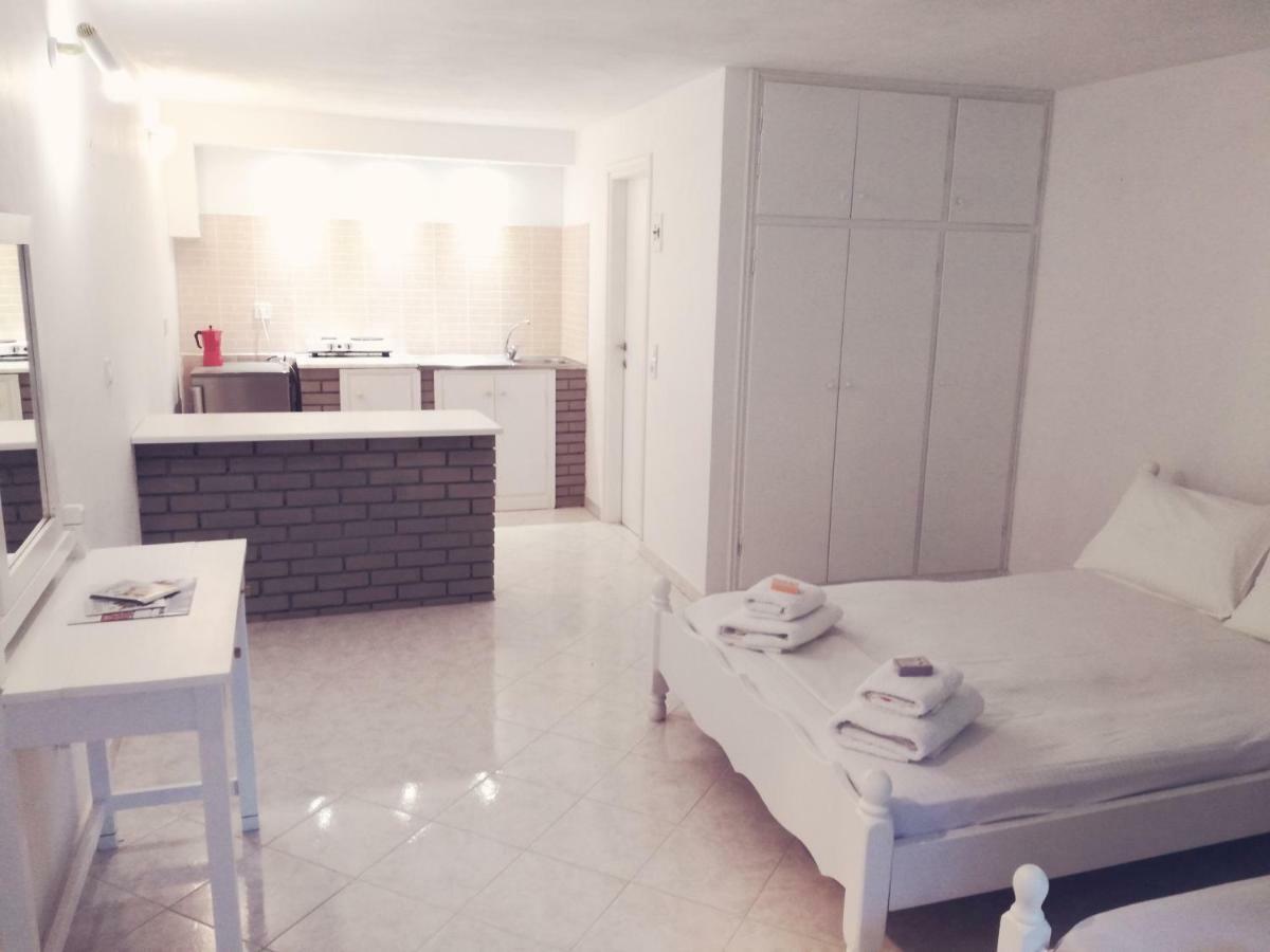 Rossi'S Studios Moraitika Extérieur photo